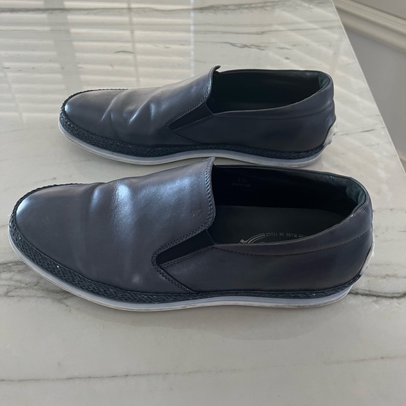 TOD’S Navy Blue Leather Slip-Ons in Men’s Size US 7.5